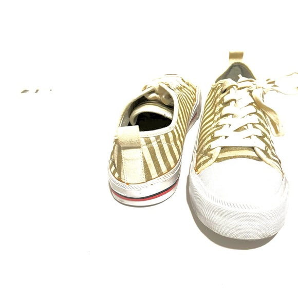 Tommy Hilfiger - Picture 5 of 14